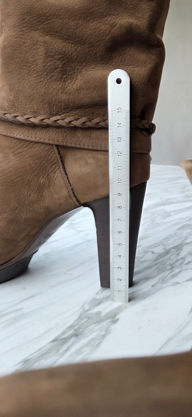 Navyboot Scarpe da donna: Navyboot Stiefel Wildleder braun 38, gutes Profil – Usato da Fislisbach venduto da Maieriisli25 2