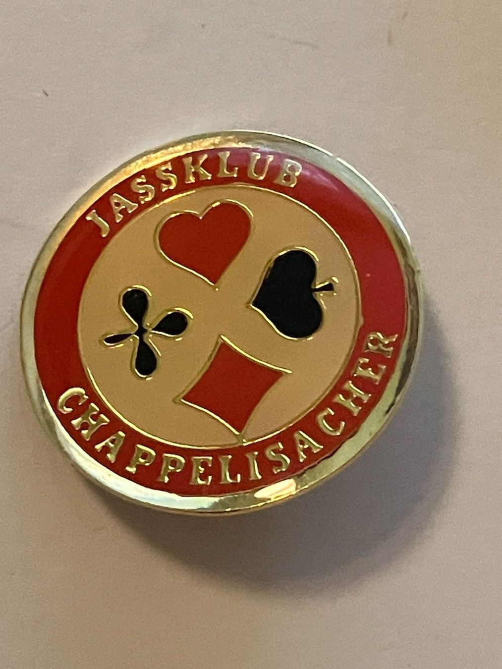 Plaketten & Abzeichen: 1 Pin Jassklub Chappelisacher – Gebraucht aus Basel von djwwpp