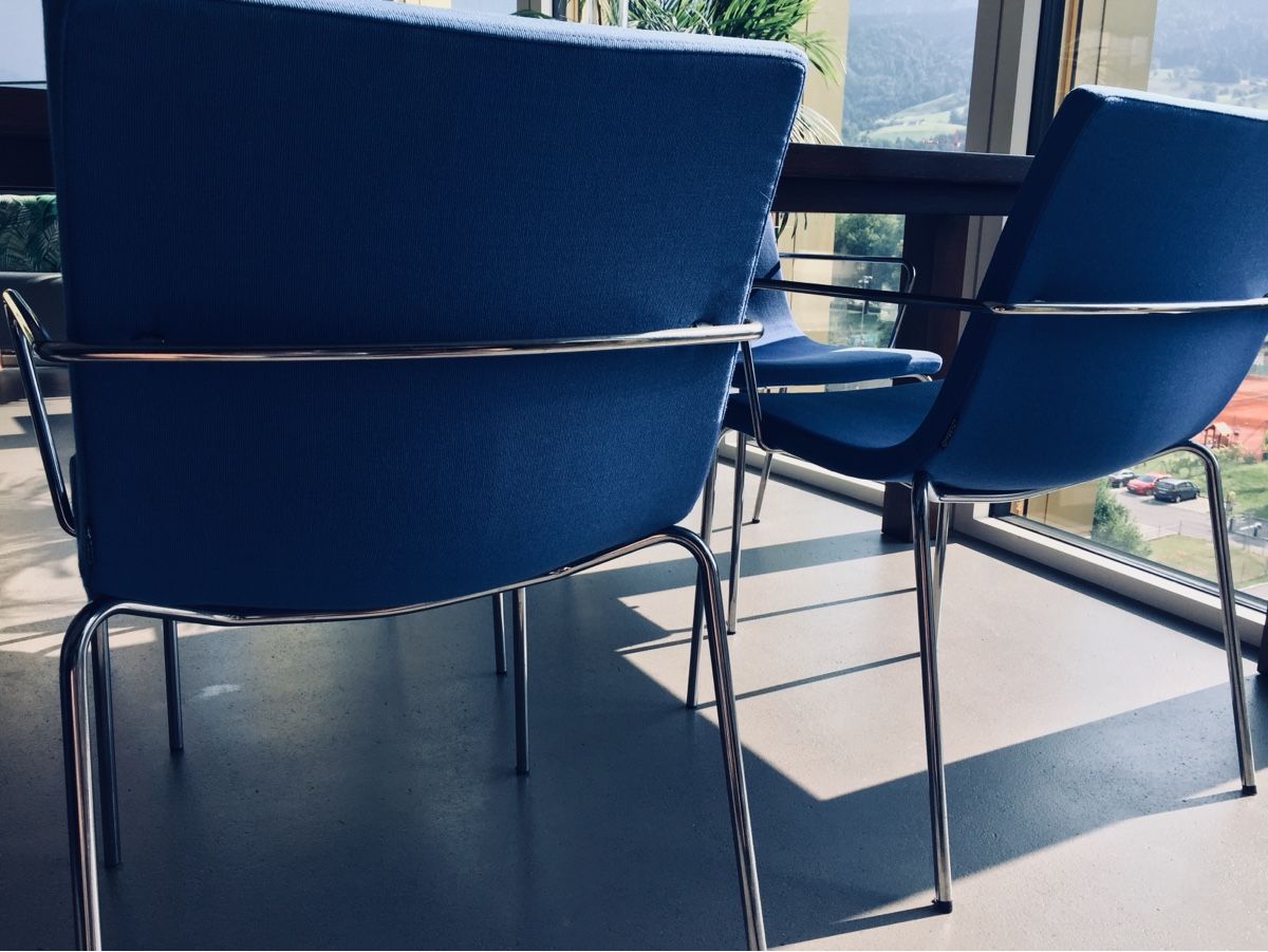 Stühle: Stühle Esstisch - Designer OFFECT 4 Stück – Gebraucht aus Luzern von Tsimont 4