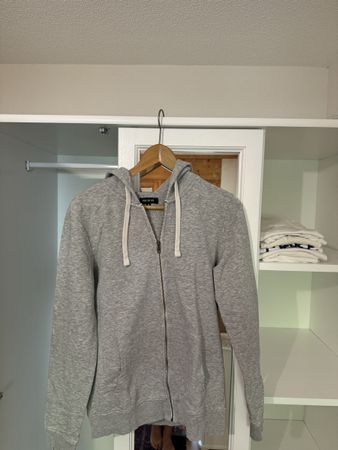 Grauer Kapuzenpullover Grösse S guter Zustand