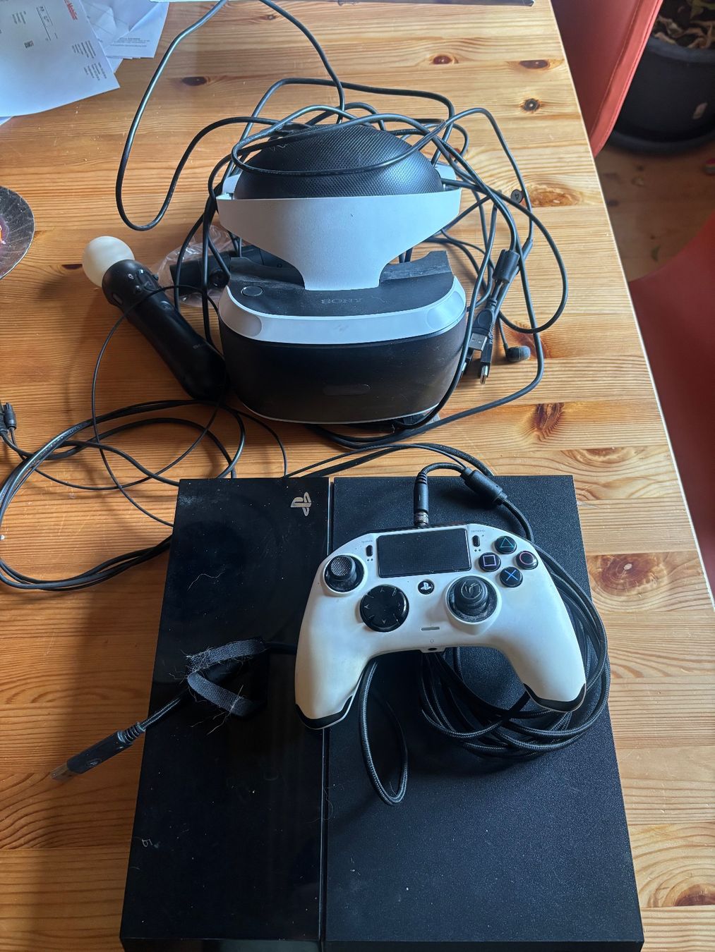 Sony Consoles: PS4 und VR Brille – D'occasion à Einigen par Tschiku