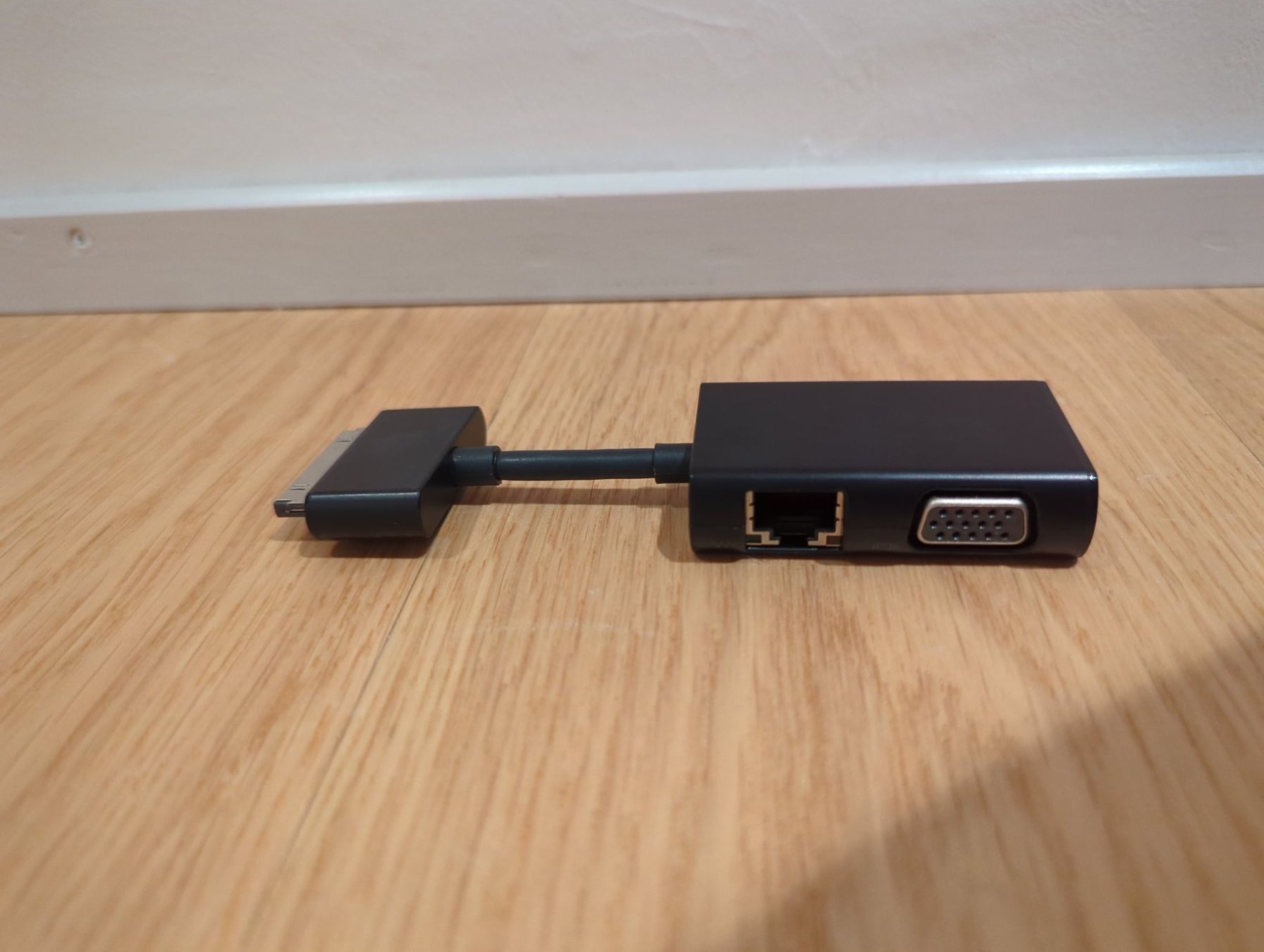 Hewlett Packard Unità & Adattatore: HP Dock Connector to Ethernet/VGA Adapter – Usato da Zürich venduto da rah_5p85