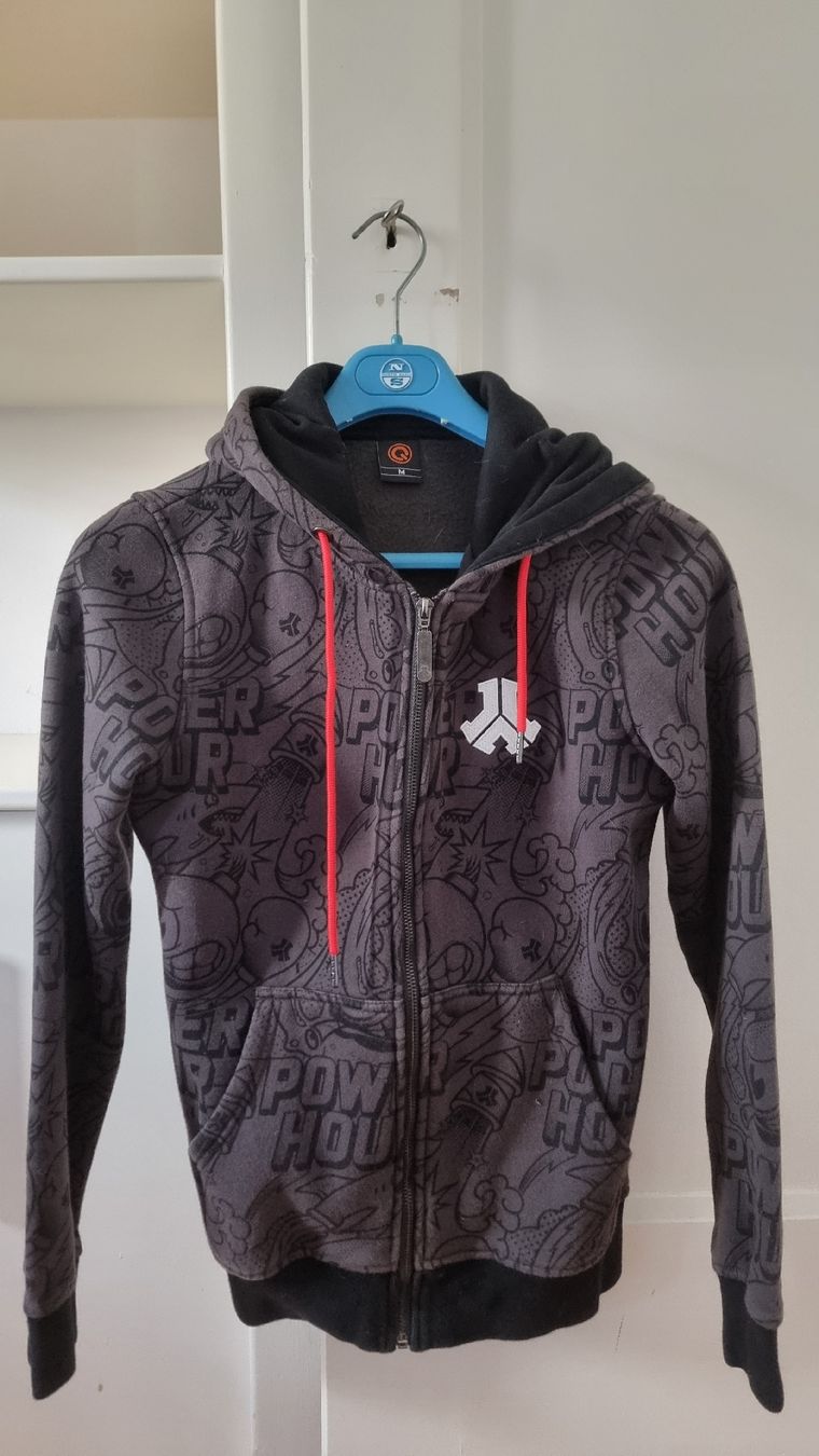 Giacche: Veste à capuche – Usato da Carouge GE venduto da mon_x9y7 1