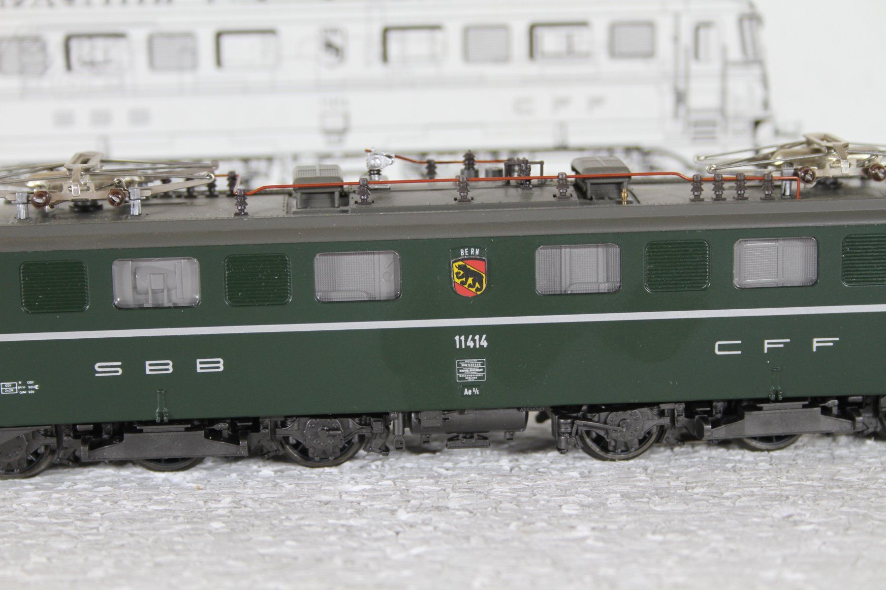 Märklin Modelleisenbahnen: Märklin 3338 SBB Ae 6/6 Bern analog – Neu (gemäss Beschreibung) aus Triesen von gleis8 4