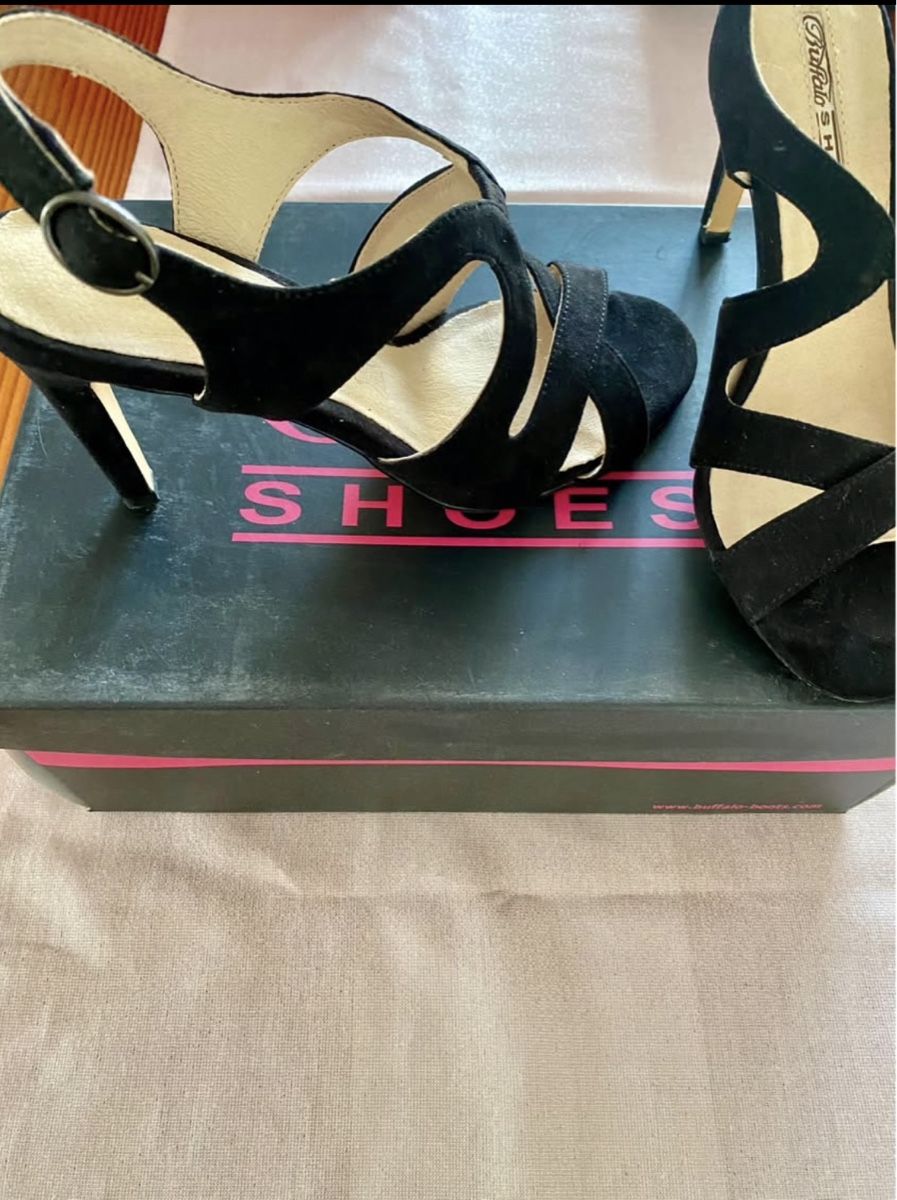 Buffalo Damenschuhe: Buffalo Sandale schwarz – Neu (gemäss Beschreibung) aus St. Margrethen SG von lar_8z5g 1