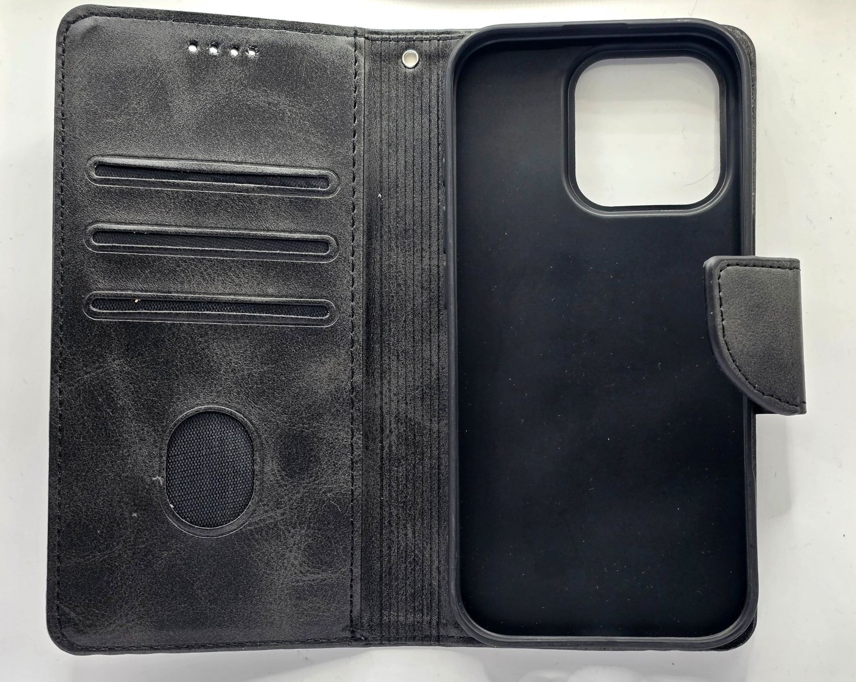 Covers & Schutzfolien: NEU - Schwarze Handyhülle für iPhone 16 Pro – Neu und originalverpackt aus Oftringen von Sparkatze 2
