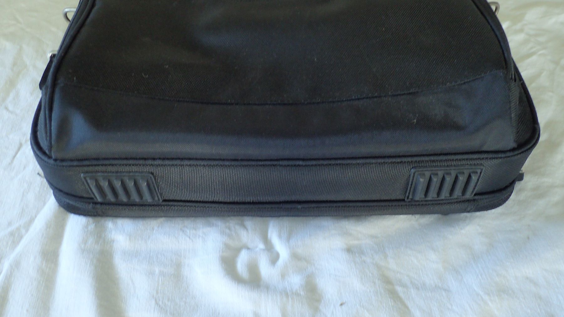 Dell Borse: Geräumige Laptoptasche mit viel Stauraum – Usato da Lachen SZ venduto da BeldeuX 3