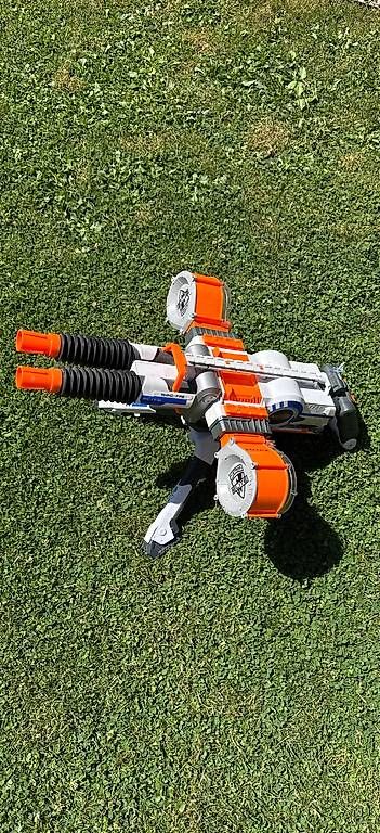 Nerf Giocattoli: Nerf Rhino-fire avec trépied – Usato da Morges venduto da osc_klm9 2