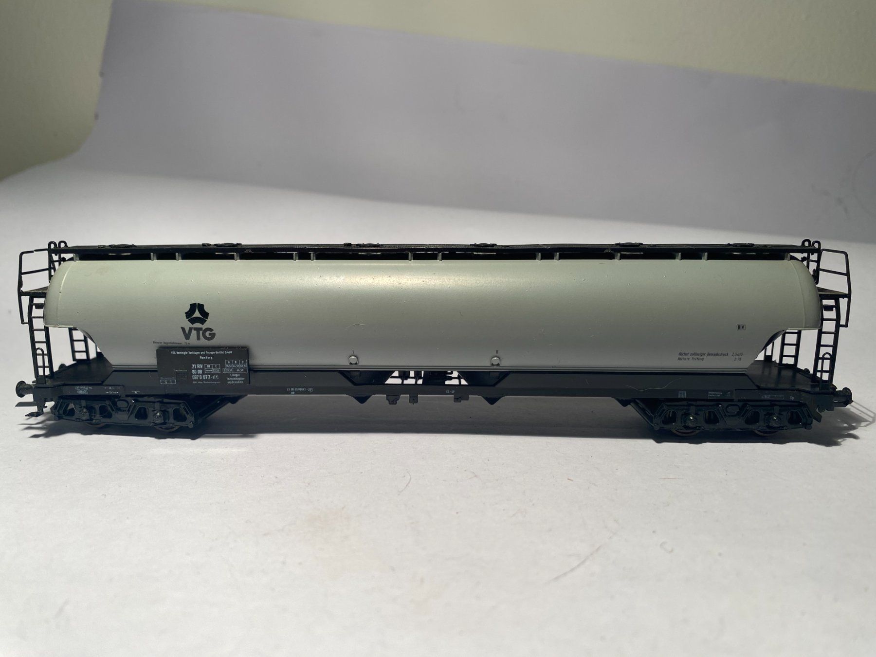 Roco Modellini di ferrovie: ROCO, Silowagen VTG grau, DC Achsen – Usato da Buchrain venduto da Modellbahn11 1