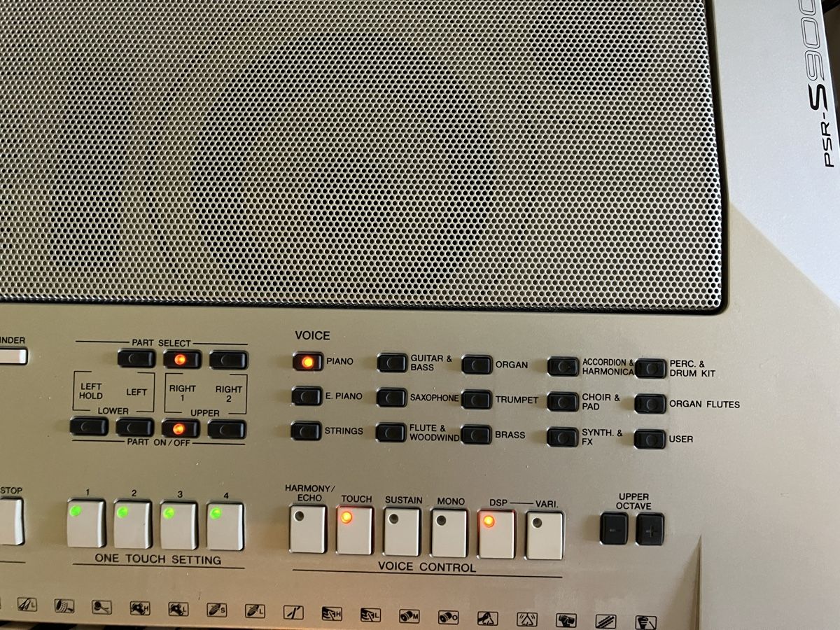 Yamaha Strumenti musicali: Yamaha PSR-S900 Keyboard – Usato da Schönenwerd venduto da Lichi 2
