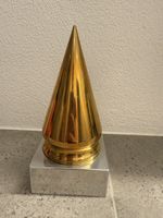 Goldene Skulptur aus Kanada Designer Sockel Gold Silber farb