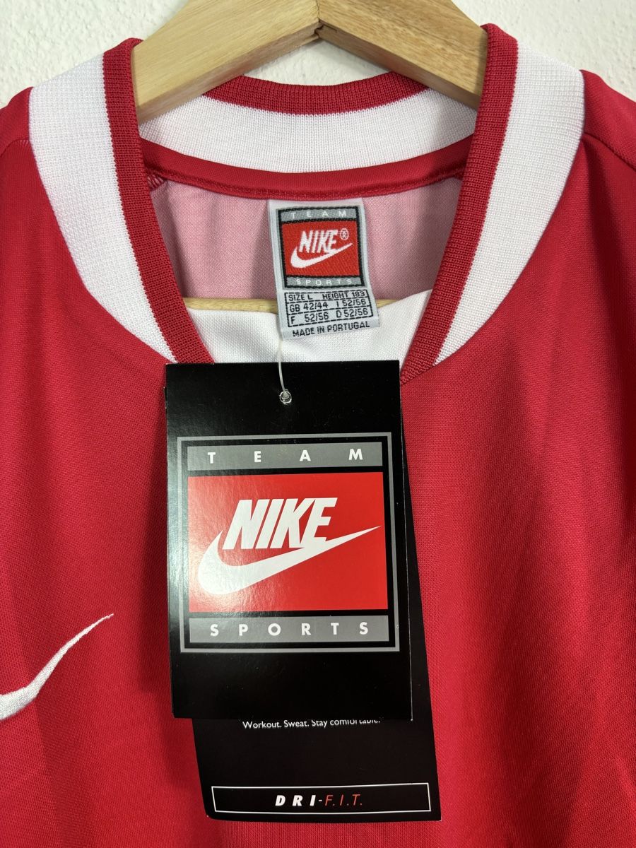 Nike Canottiere & Pantaloni: Nike Sporttrikot – Nuovo (secondo la descrizione) da Solothurn venduto da skillsine 2