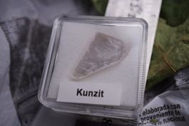 Kunzti  Edelstein   im Böxli  ab 1.-    Räumung