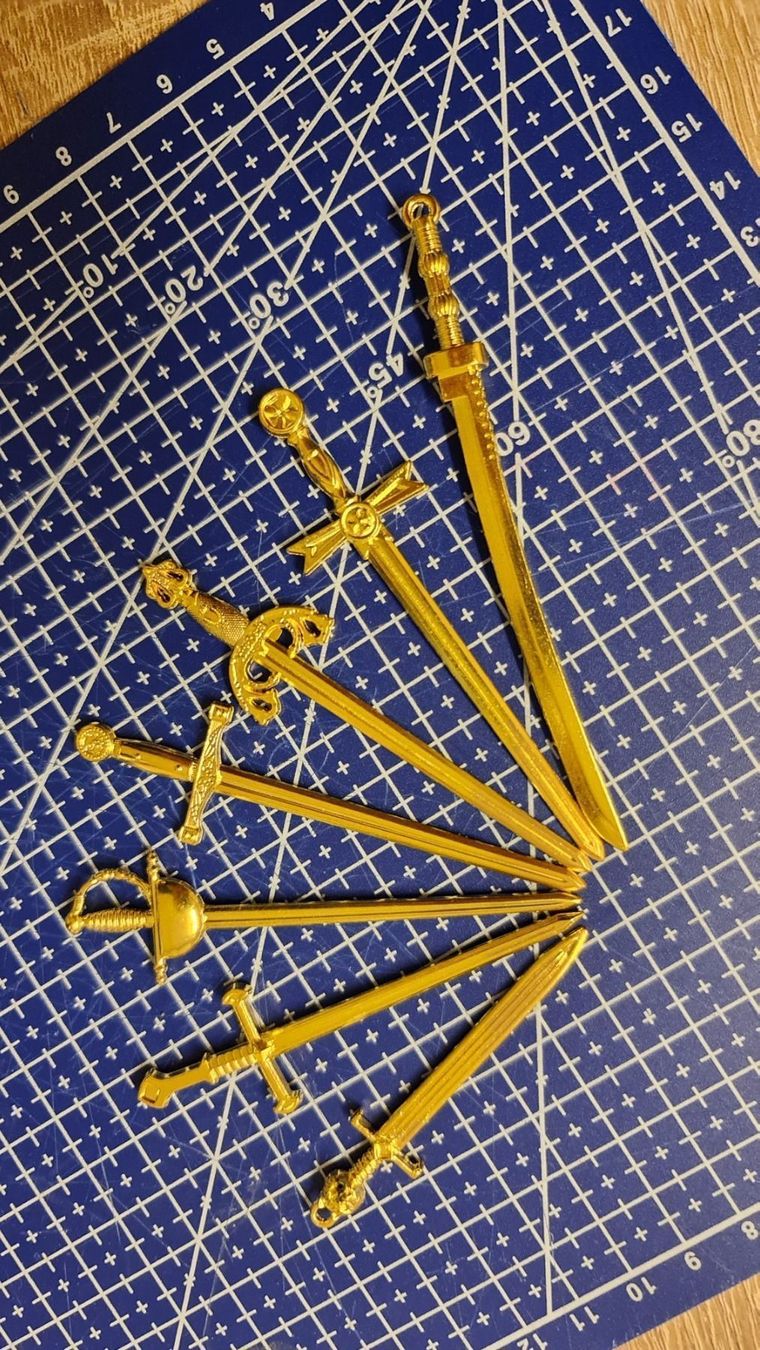 Altre raccolte & rarità: Deko Mini Schwerter 7stk. Set. golden – Nuovo (secondo la descrizione) da Effretikon venduto da easyjones 2