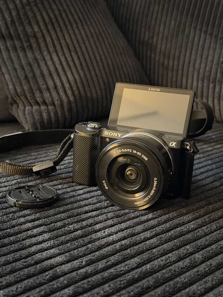 Sony Kamera: Sony Alpha 5000 – Gebraucht aus Thalwil von damn.edo
