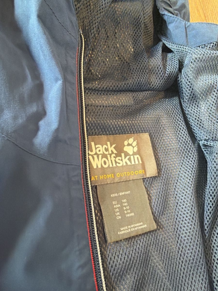 Jack Wolfskin Giacche & Cappotti: Regenjacke Jack Wolfskin Grösse 140 – Usato da Düdingen venduto da Jensternli 1