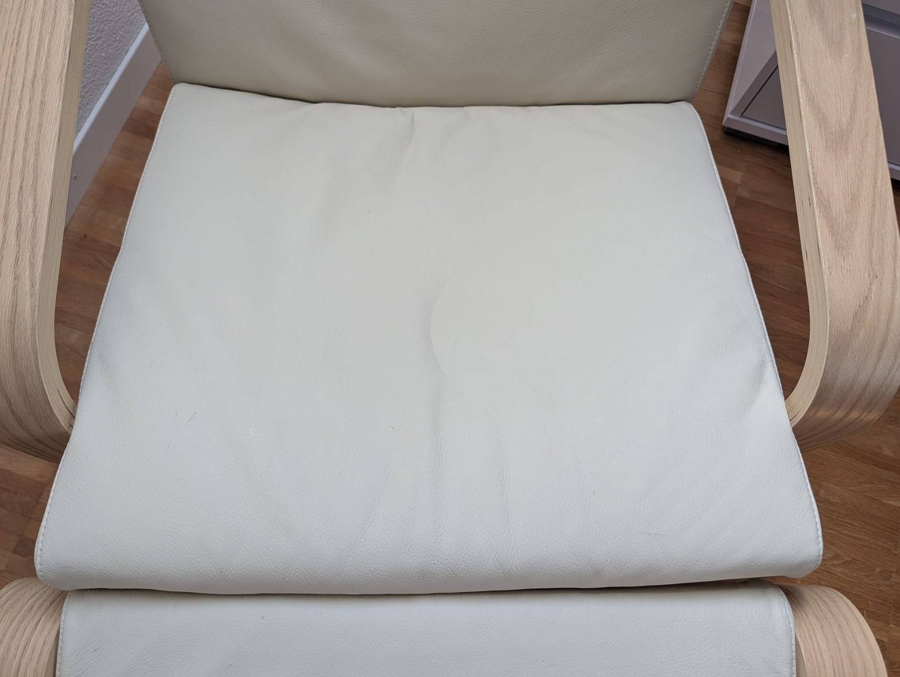 Ikea Sessel: POÄNG Sessel und Hocker in Leder – Gebraucht aus Lupfig von Robob2 3