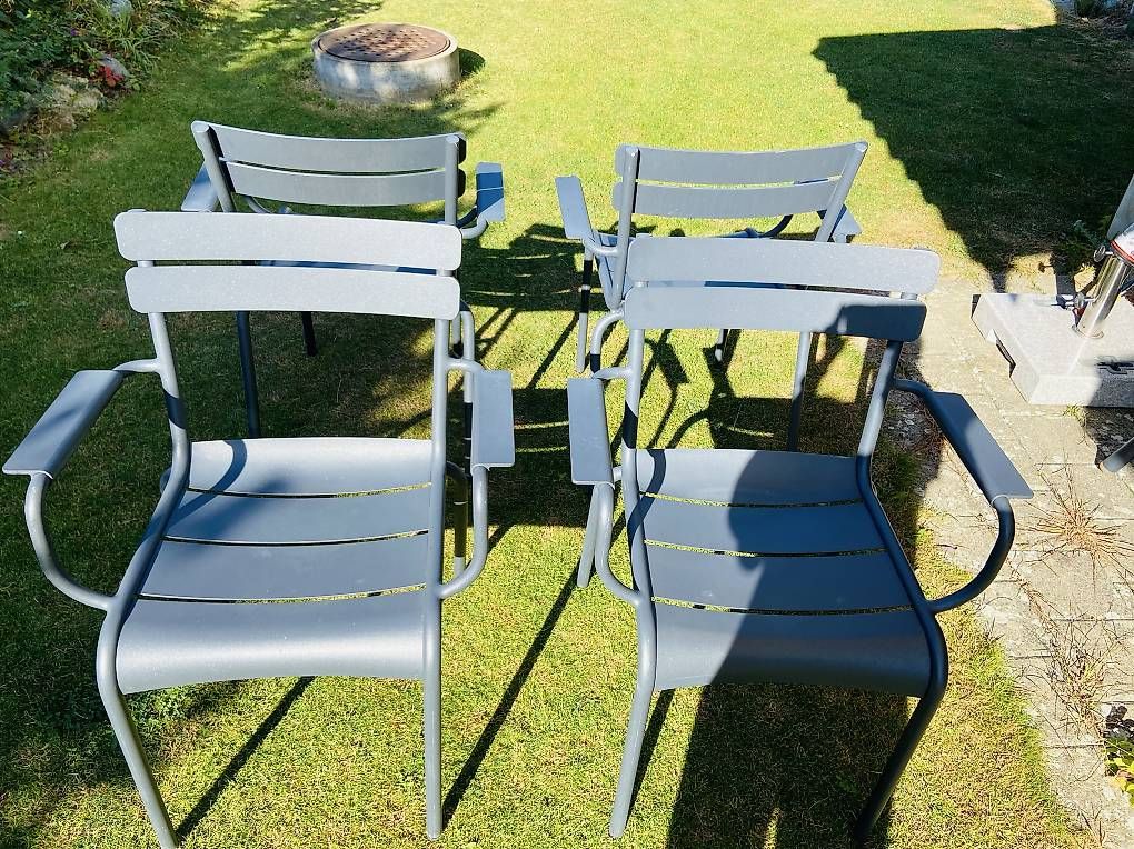 Set de table et chaises: Gartentisch & 4 Stühle von Fermob  – D'occasion à Feuerthalen par Conny_G 1