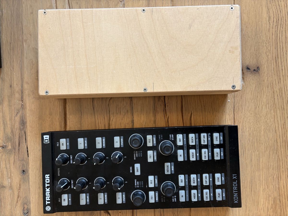 Native Instruments Mischpulte: Native Instruments Traktor Kontrol X1 – Gebraucht aus Uster von lla_7tj9