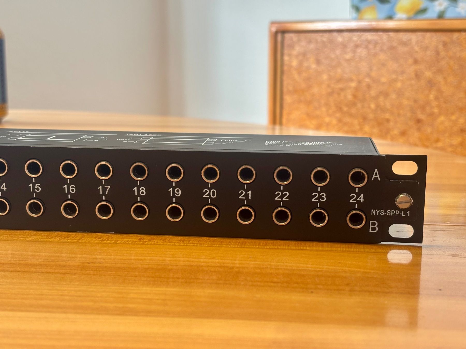 Strumenti musicali: Neutrik NYS SPP-L1 - Patchbay Audio – Usato da Winterthur venduto da JAKU.SPACE 1