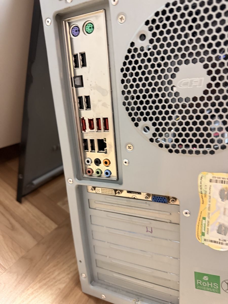 PC: 2 Desktop ohne HD mit defekten Mainboard – Difettoso da Frauenfeld venduto da Pknez 6