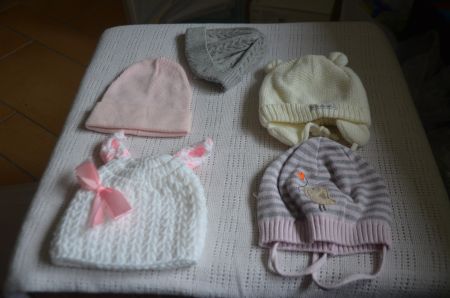 TAILLE 56/62  5 BABY MUTZE - (D)