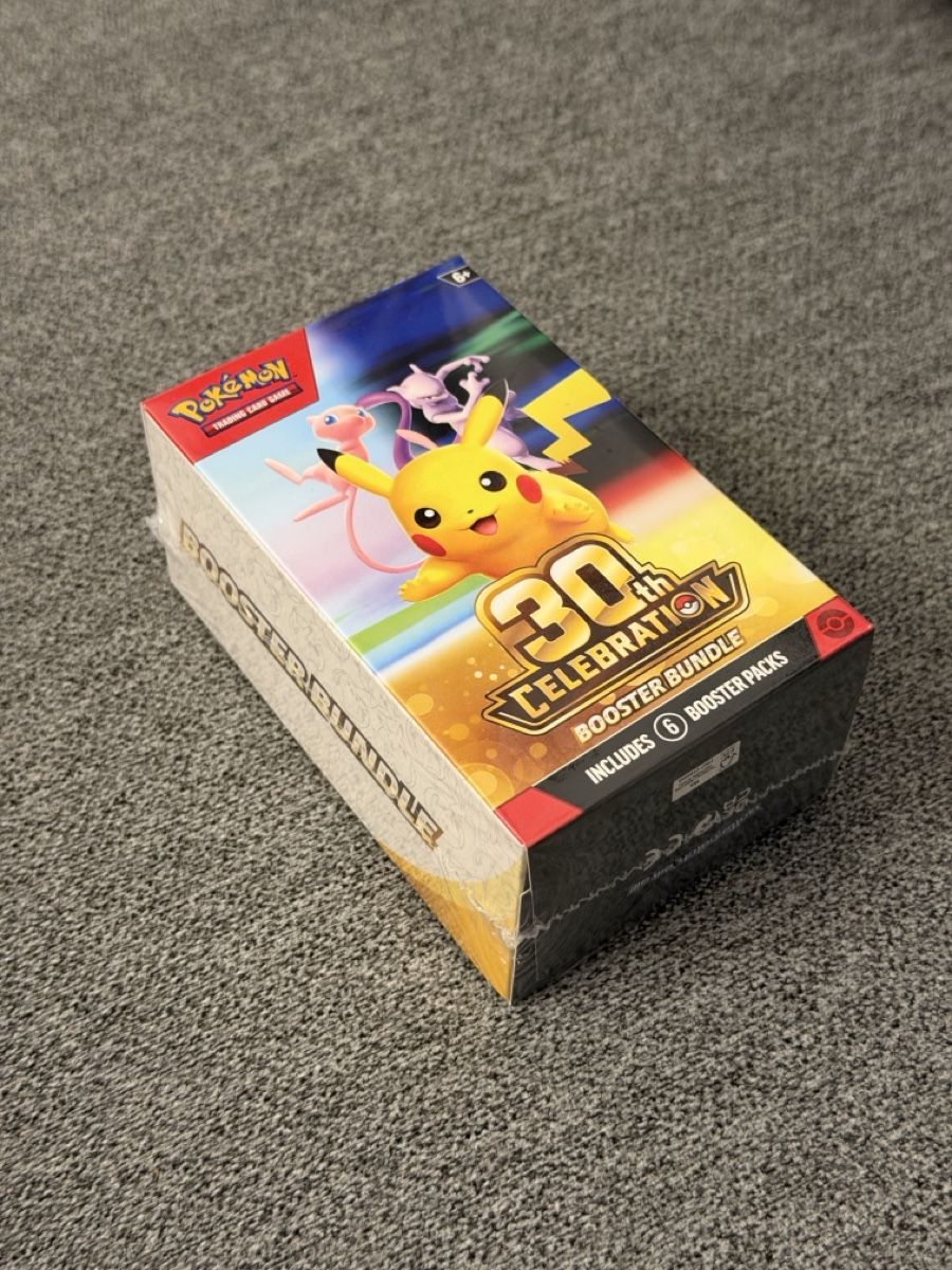 Pokémon Sammelbilder & Trading cards: Pokemon Booster Bundle 30th Celebration EN  – Neu und originalverpackt aus Bern von Zark220