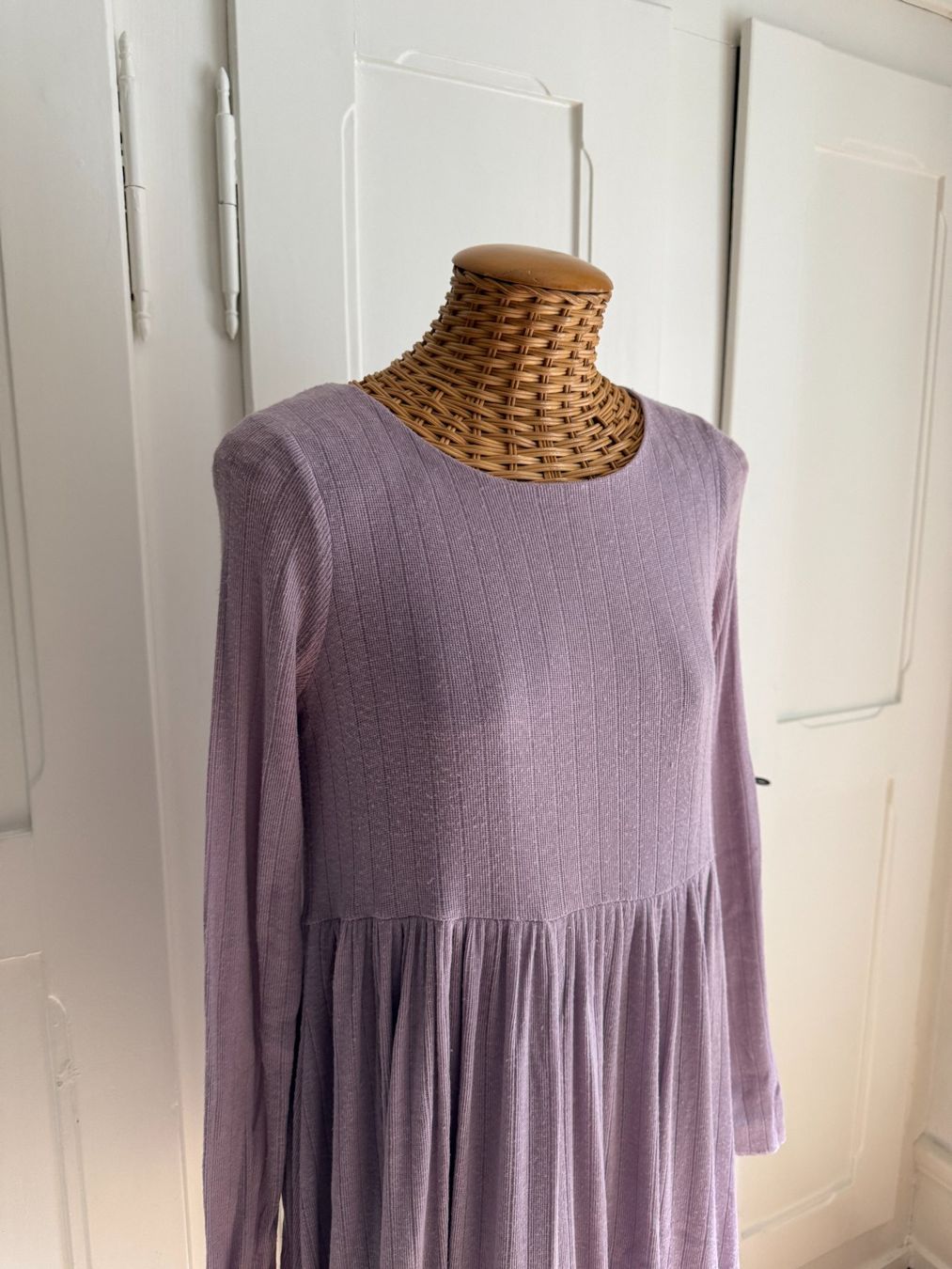 Vestiti: KIMCHI BLUE - Feinstrickkleid flieder S – Usato da Zürich venduto da Diazaio 1
