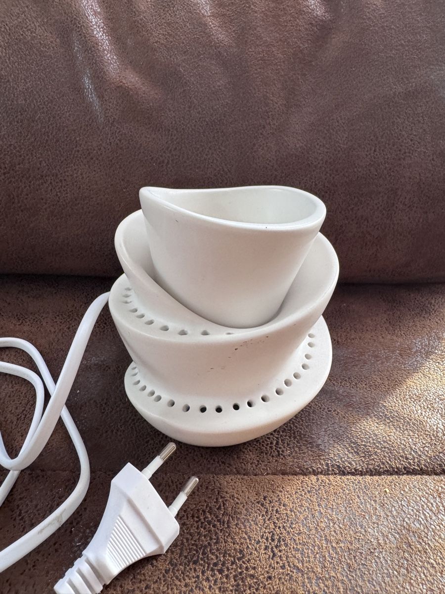 Partylite Diffuseurs: Partylite - Diffuseur de parfum électrique – D'occasion à Orges par Lapin