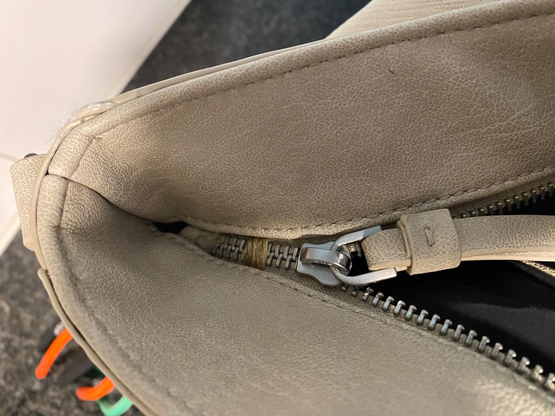 Desigual Sacs femmes: Handtasche Desigual – Défectueux à Bösingen par Trigusik 8