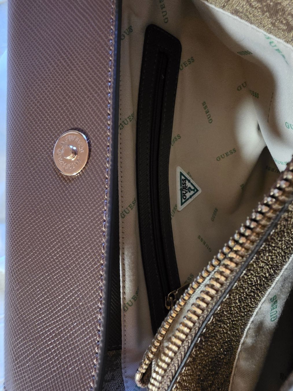 Guess Borse da donna: Sac cabas Guess avec pochette monogramme  – Usato da Collonges venduto da 2D_Collector 4