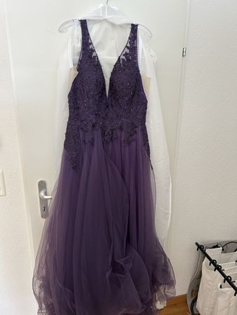 Lila Tüll Abendkleid, Grösse 42, ideal für den Frühling!