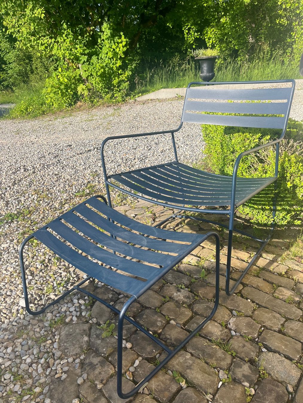 Fermob Poltrone: Fauteuil Fermob Surprising et repose-pieds – Usato da Montpreveyres venduto da ann_8lgl