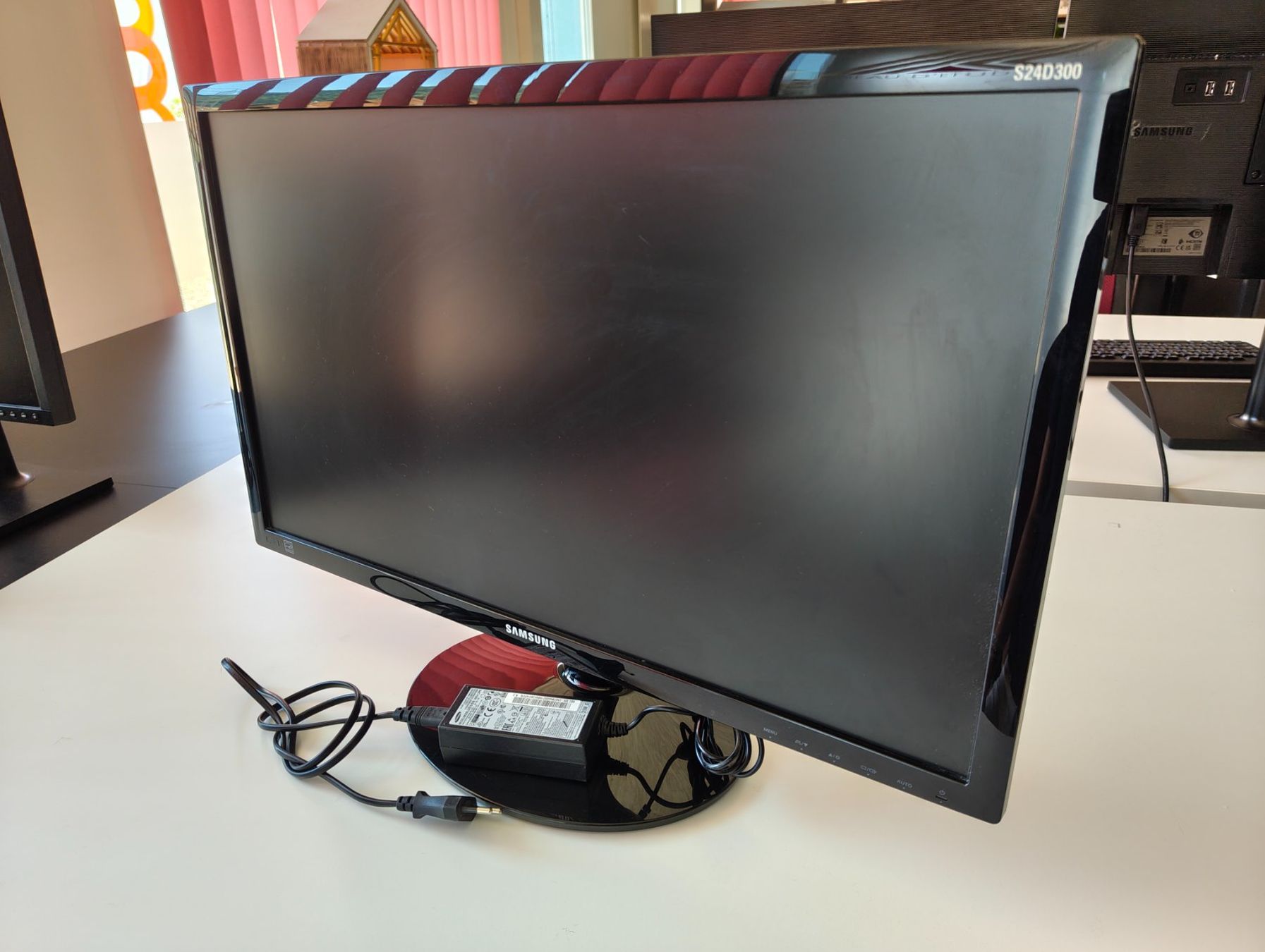 Samsung Monitor: Ecran d'ordinateur Samsung S24D300H – Usato da Courtelary venduto da Jpy_CH