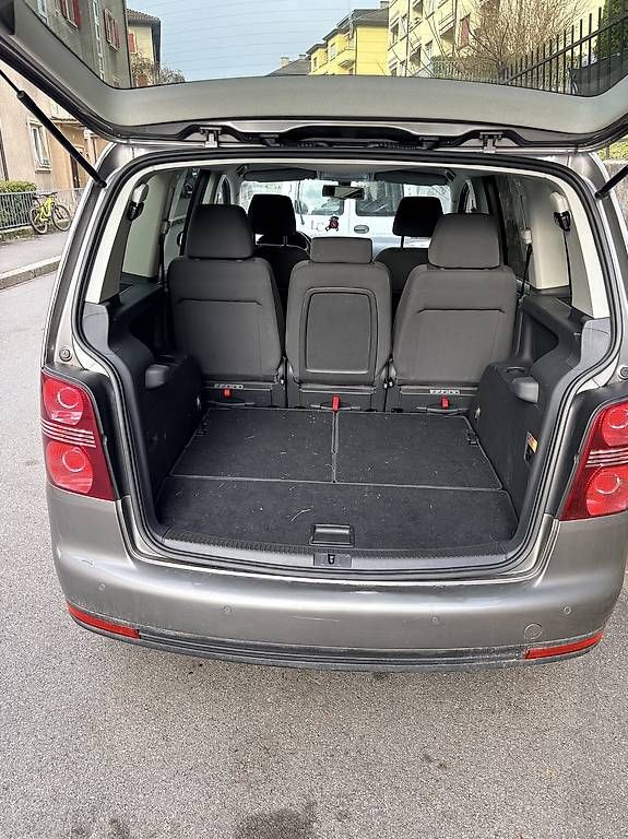 Automobili: À vendre Touran 7 places  – Usato da Lausanne venduto da Fgiglio88