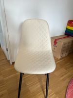4 Stühle mit weissen Hussen zu verkaufen