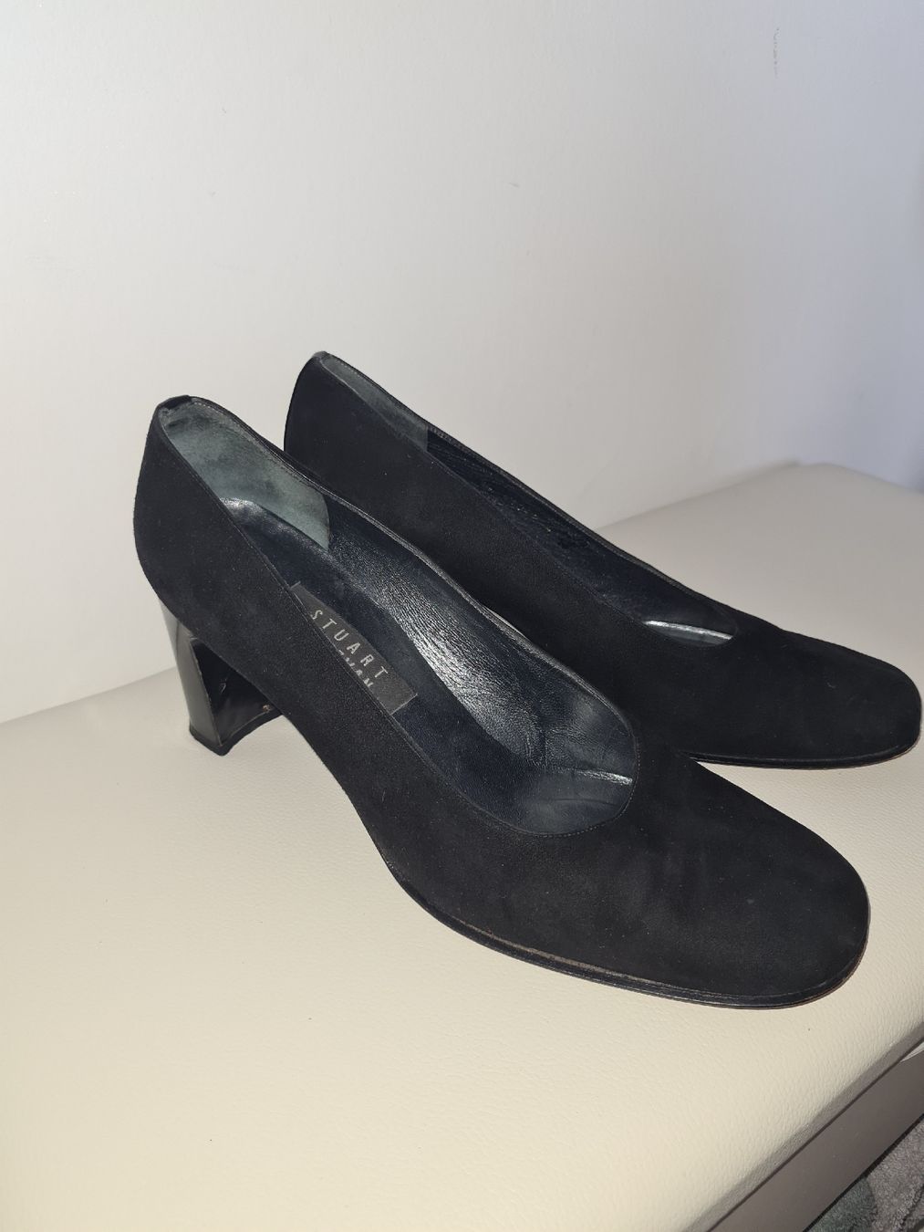 Stuart Weitzman Scarpe da donna: Stuart Weitzman Wildleder Pumps Schwarz Gr. 41 Top! – Usato da Adligenswil venduto da FriedasWelt 1