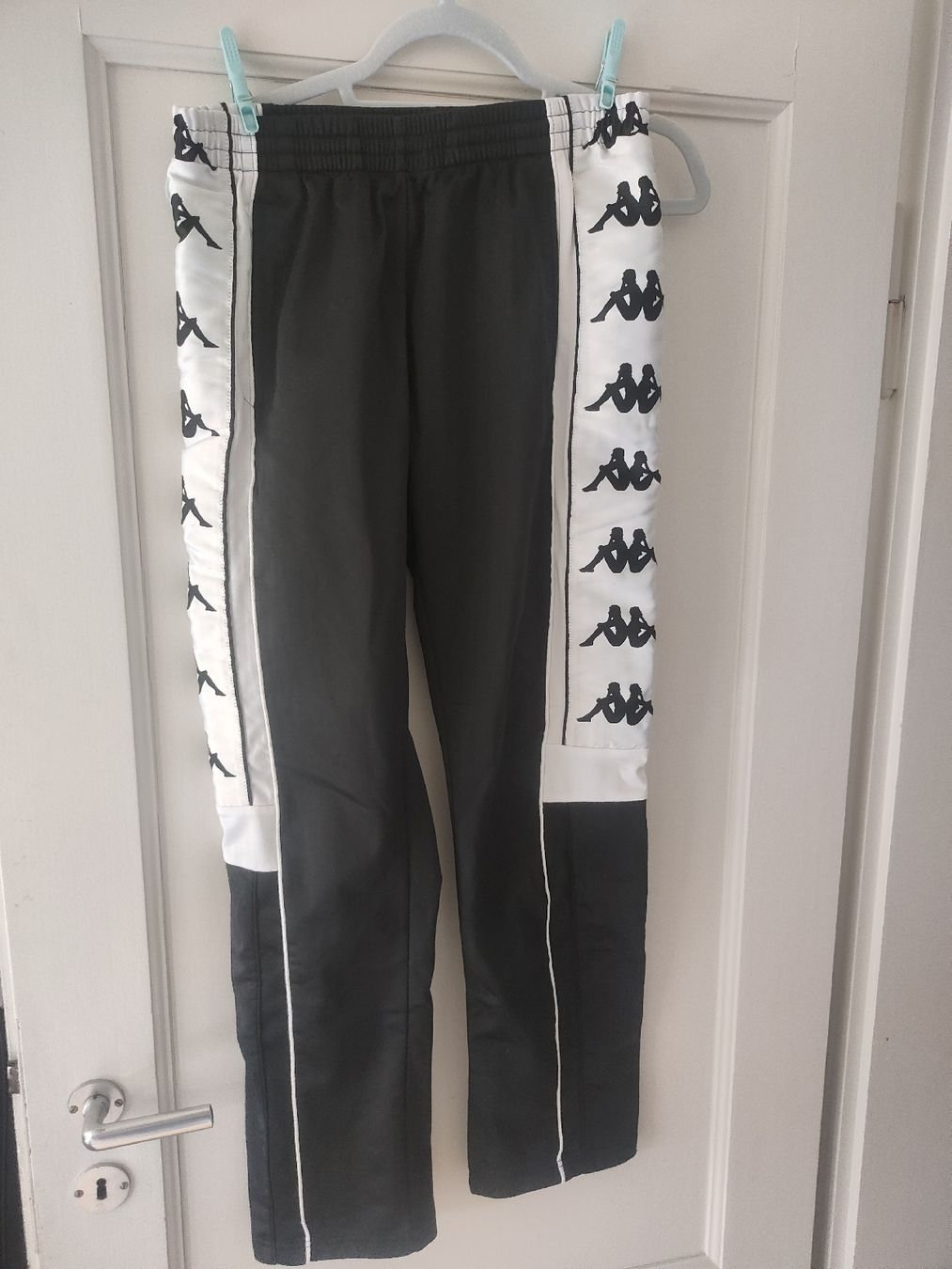 Kappa Hosen: Kappa Trainerhose schwarz/weiss – Neu (gemäss Beschreibung) aus Bern von Danny3008BE