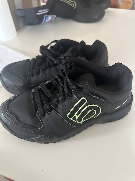 Chaussures hommes: Five Ten Fiveten Impact Pro Sam Hill  Gr 40 – D'occasion à Wollerau par Porscheteil