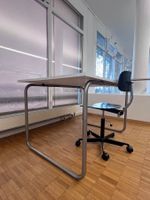 Stahlrohrtisch im Bauhaus - Stil mit Kunstharzplatte