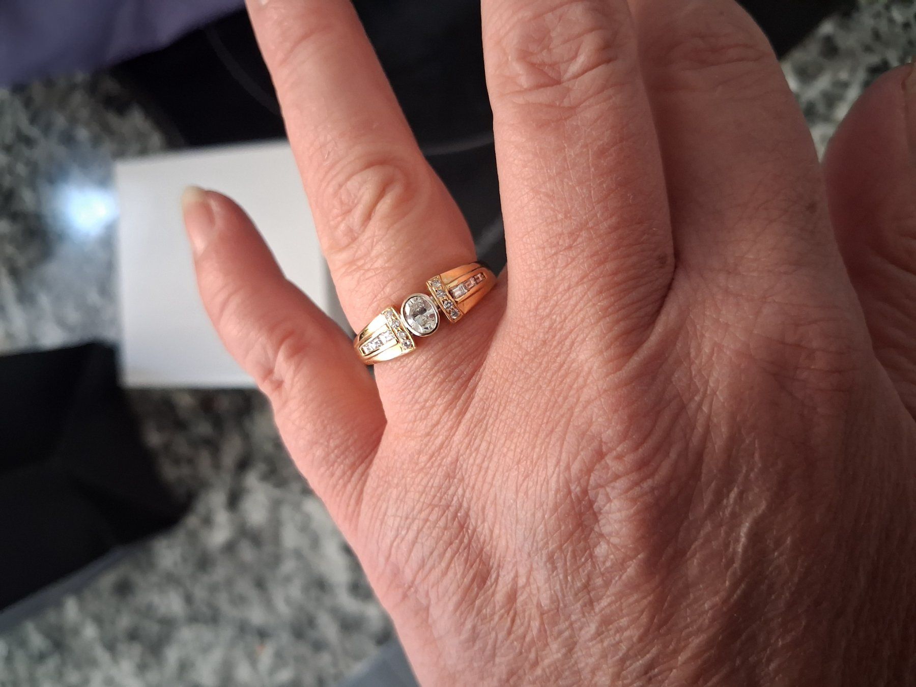 Ringe: Zeitloser Ring mit ovalem grossem Diamant 18K – Gebraucht aus Biel/Bienne von gabiname 5