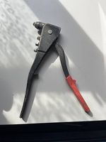 Pince à riveter 