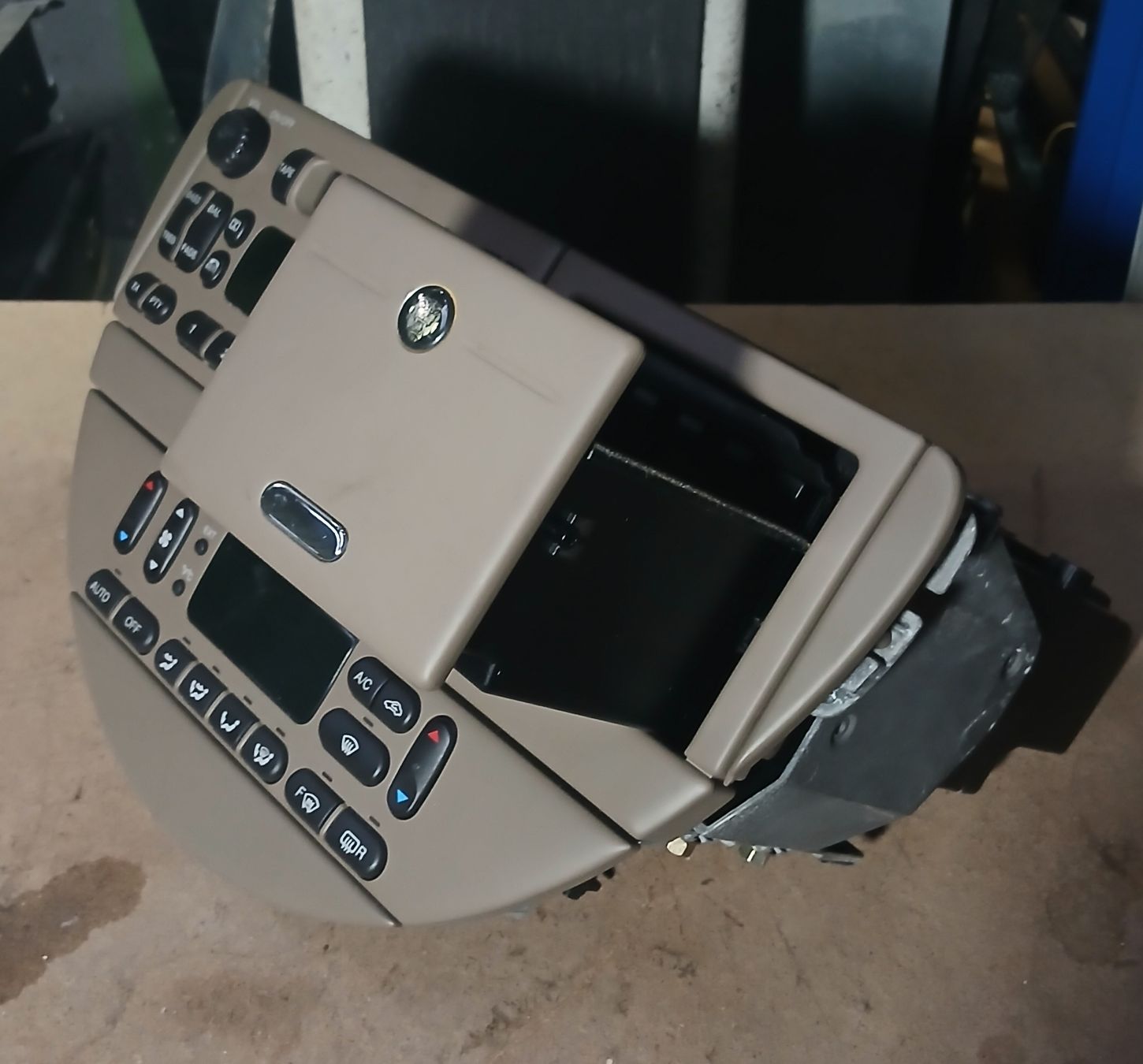 Jaguar Tutti pezzi di ricambio auto: Console lecteur Jaguar S-Type  – Usato da la heutte venduto da Auto-stock 1