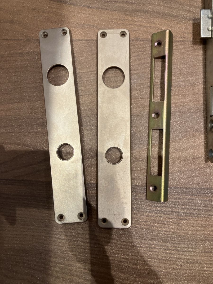 Spine: Diverse Einsteckschlösser und Zubehör – Usato da Willisau venduto da son_lq7g 4