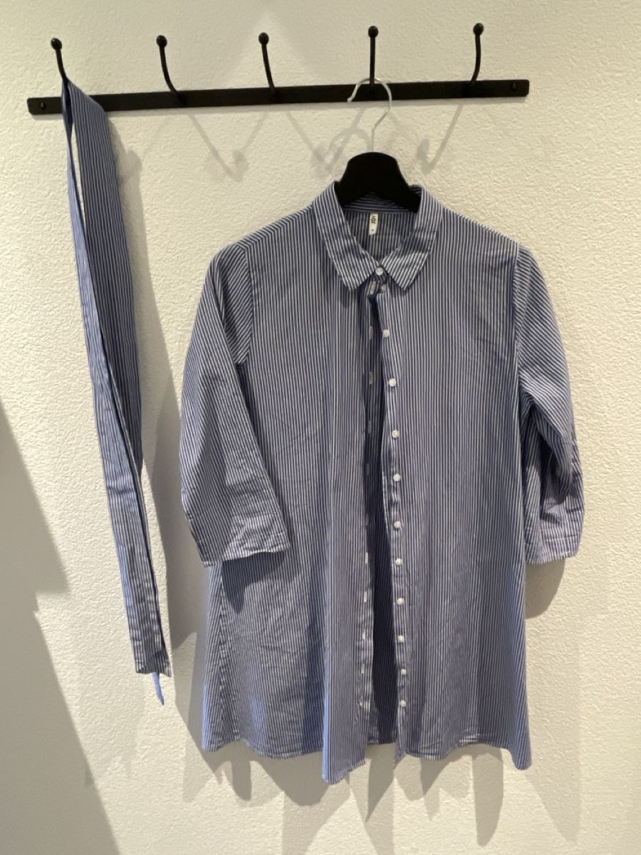 H&M Kleider: Blau-weiss gestreiftes Hemdkleid von H&M – Gebraucht aus Schmitten FR von Monei19