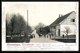 Wiesendangen, Kreuzstrasse mit Passanten