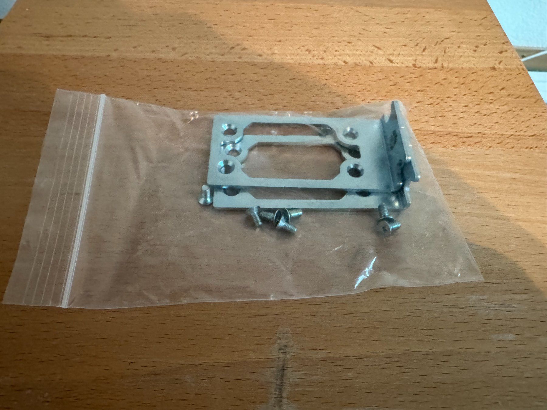 Hewlett Packard Hub & Switch: HPE Aruba 2930M – Usato da Hochfelden venduto da let_the_hammer_fall 3