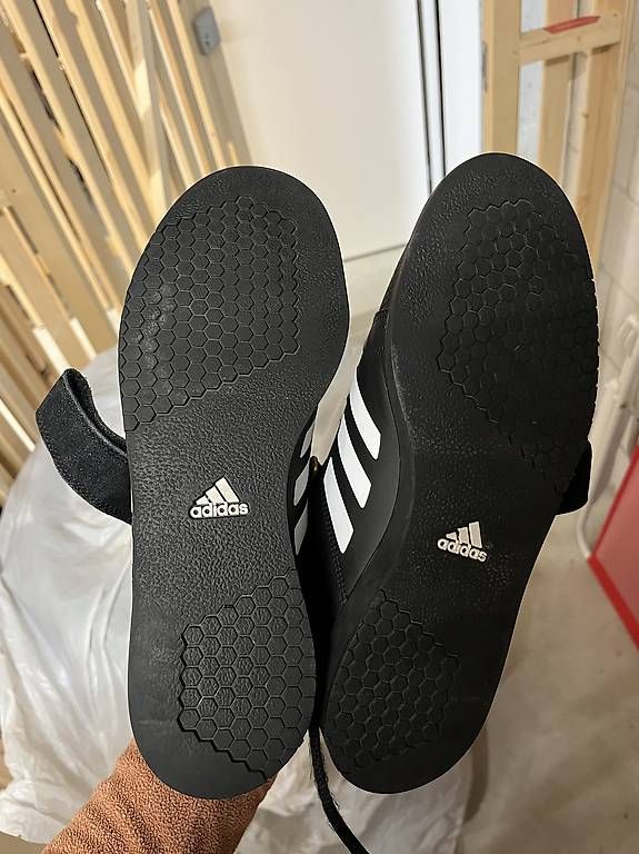 Scarpe da uomo: Gewichtheberschuhe Gr. 42 2/3 – Usato da Adliswil venduto da ben_mmk9 2