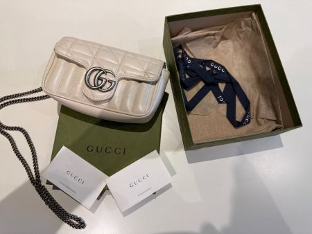 100% Orig. GUCCI MINI MARMONT in creme mit metall hardware
