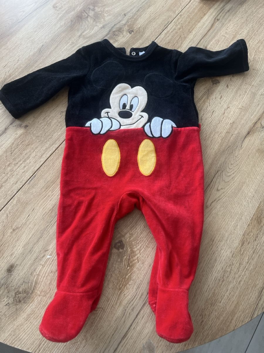 Disney Pyjamas & Ähnliches: Baby Mickey Mouse Strampler Gr.12M – Neu (gemäss Beschreibung) aus Kloten von tyrael93